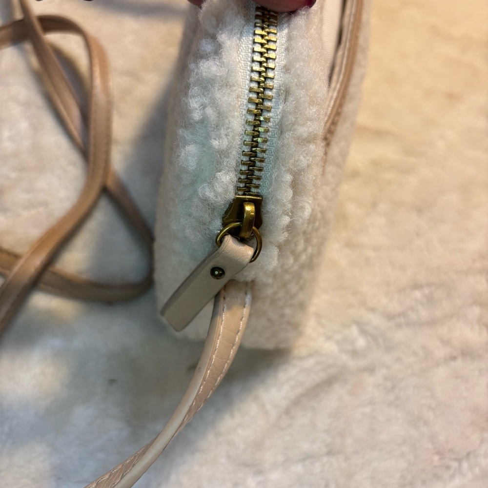 NWT Universal Thread Crossbody Bag Addison Cream Sherpa Tan Vegan Leather Zipup - Picture 10 of 16